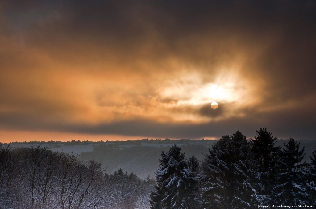 Sonnenaufgang bei winterlichem Wetter