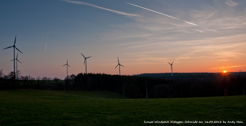 Sonnenuntergang im Windpark Nideggen-Schmidt am 16.13.2012